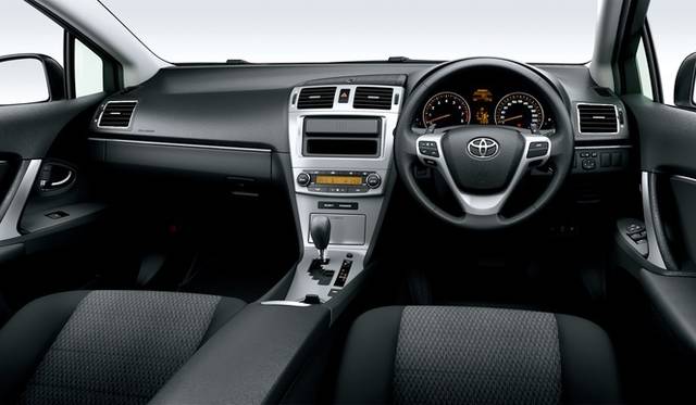 <strong>トヨタ アベンシス│TOYOTA AVENSIS</strong>