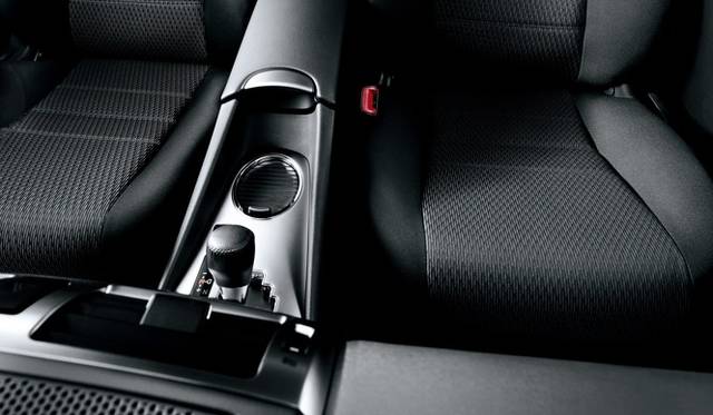 <strong>トヨタ アベンシス│TOYOTA AVENSIS</strong>