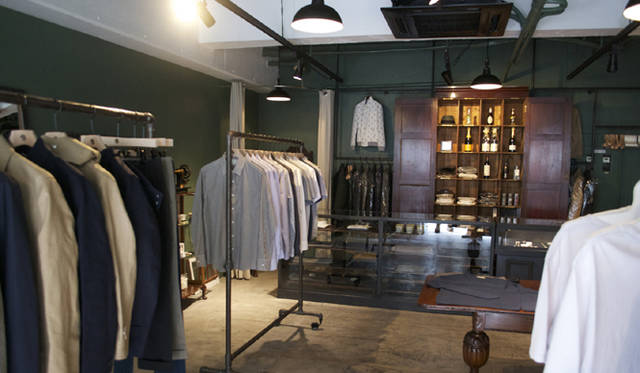 <strong>The BeauSnob│ザ・ボウスノッブ</strong>　「ディレッツ＆スノッブス」落ち着いた雰囲気の店内。