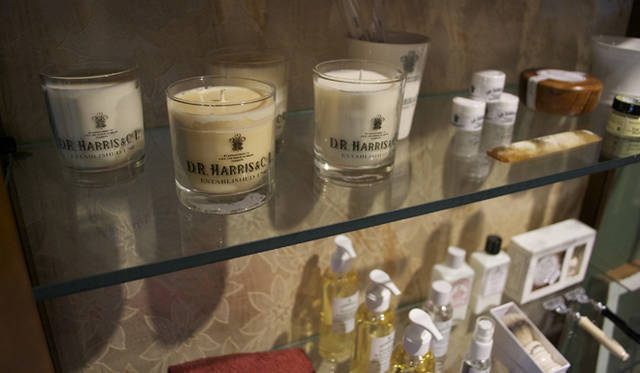 <strong>The BeauSnob│ザ・ボウスノッブ</strong>　「ディレッツ＆スノッブス」「D.R.HARRIS ＆ CO.LTD」のグルーミンググッズなどが揃う。