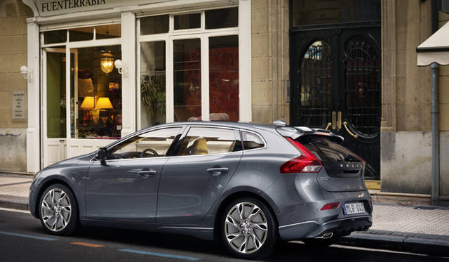 <strong>Volvo V40｜ボルボ V40</strong>