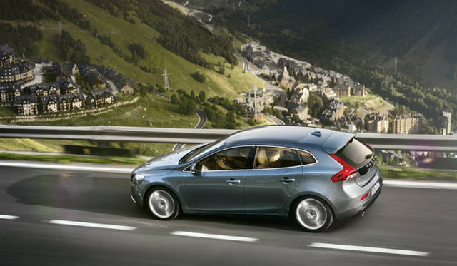 <strong>Volvo V40｜ボルボ V40</strong>