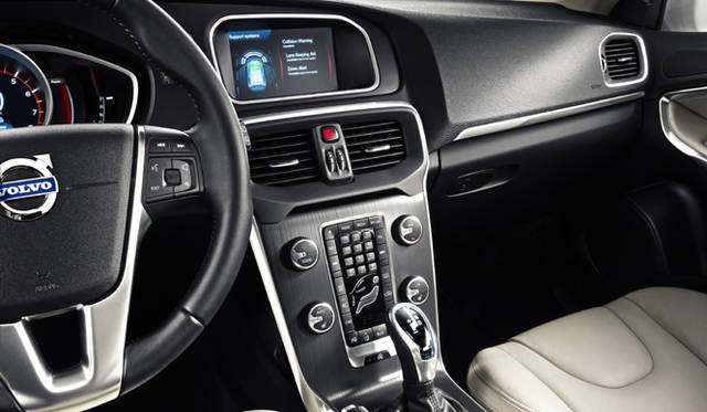 <strong>Volvo V40｜ボルボ V40</strong>