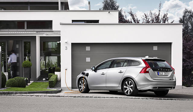 <strong>Volvo V60 Plug-in Hybrid｜ボルボ V60 プラグイン ハイブリッド</strong>