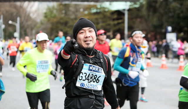 <strong>松浦俊夫、「東京マラソン2012」完走！　振り返る、チャレンジの軌跡</strong>　©EBINA Susumu