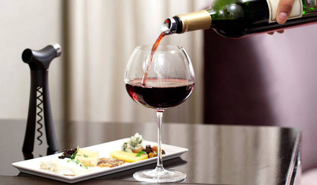 <strong>Quirky｜クァーキー</strong>　ワインツール「Verseur（ヴァーサー）」