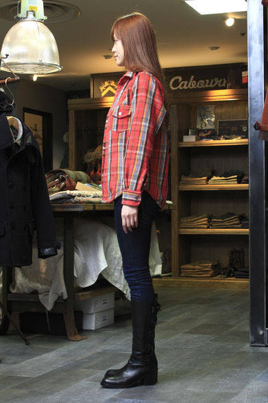 <strong>NIGEL CABOURN｜ナイジェル・ケーボン</strong>　松屋銀座5階「NIGEL CABOURN」スタッフ 山本知佳さん