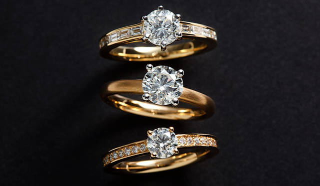 <strong>ENUOVE｜イノーヴェ</strong>　『ENUOVE銀座本店』　2階「ENUOVE SWAN（イノーヴェ スワン）」上から87万3000円～（1.0ct～）、77万9000円～（1.0ct～）、40万円～（0.5ct～）