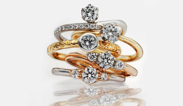 <strong>ENUOVE｜イノーヴェ</strong>　『ENUOVE銀座本店』　3階「ガロピーネ ガロパン エンゲージリング」上から／エンゲージリング　プレ24万9900円～［Pt950×ダイヤモンド（0.20ct～）］、ヴィヴァ20万5000円～［Pt950×K18YG×ダイヤモンド（0.20ct～）］、アイビー21万2100円～［Pt950×K18Y×ダイヤモンド（0.20ct～）］、エスポワール22万8900円～［Pt950×K18YG×ダイヤモンド（0.20ct～）］、サンティール24万9900円～［Pt950×K18YG×ダイヤモンド（0.20ct～）］