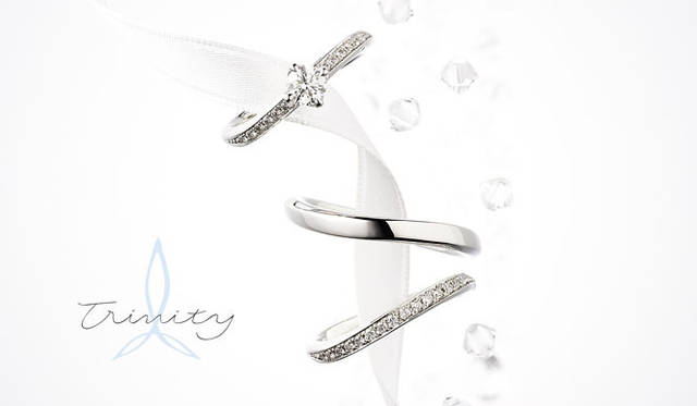 <strong>ENUOVE｜イノーヴェ</strong>　『ENUOVE銀座本店』　3階「トリニティ」上から／エンゲージリング MIRA 13万6000円［Pt950］、マリッジリング MIRA（メンズ）11万7600円［Pt950］、MIRA （レディース）13万6500円［Pt950］