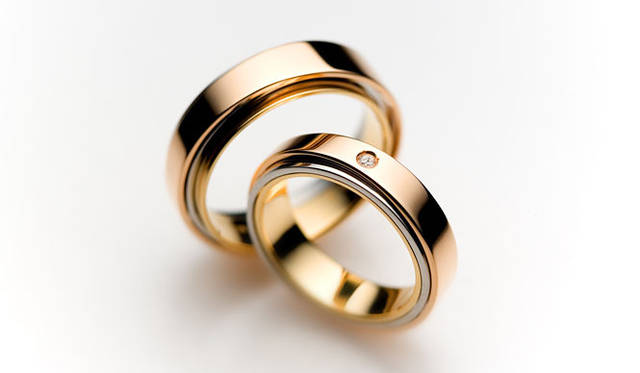 <strong>ENUOVE｜イノーヴェ</strong>　『ENUOVE銀座本店』　地下1階「Desserts opera」OPERA (M)17万6400円［K18PG×Pt950×K18YG］、OPERA(L) 14万4900円［K18PG×Pt950×K18YG×ダイヤモンド］