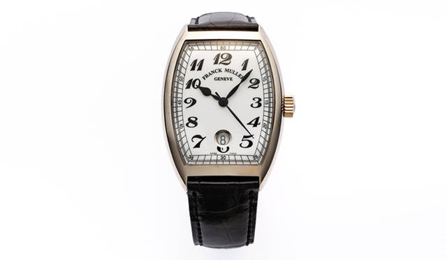 <strong>FRANK MULLER｜フランク・ミュラー</strong> 「トノウ・カーベックス ヴィンテージ」 246万7500円、4月発売予定。