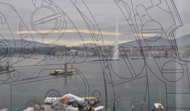 <strong>ZENITH｜ゼニス</strong> 会場はレマン湖、ジュネーブの象徴である噴水を望む豪華なホテル。