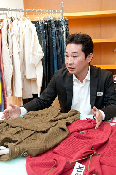 <strong>ISETAN MEN’S｜伊勢丹新宿店メンズ館</strong>　6階“コンテンポラリーカジュアル”　バイヤー 鈴木健彦氏