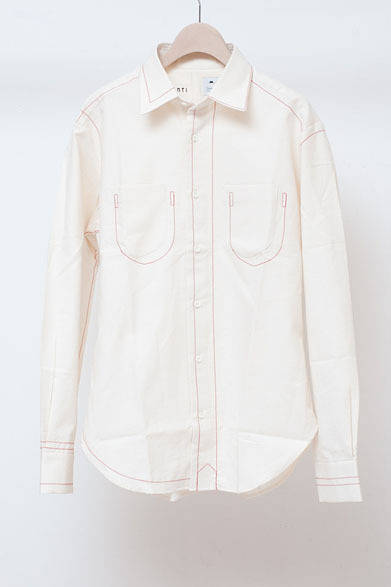 <strong>ISETAN MEN’S｜伊勢丹新宿店メンズ館</strong>　6階“コンテンポラリーカジュアル”　シャツ1万8900円（ヒピハパ／伊勢丹新宿店）