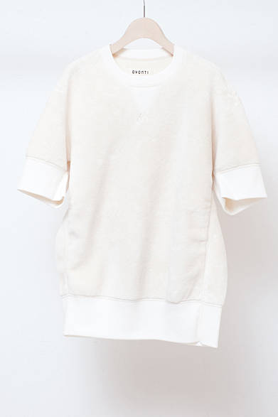 <strong>ISETAN MEN’S｜伊勢丹新宿店メンズ館</strong>　6階“コンテンポラリーカジュアル”　スウェットシャツ2万5200円（ヒピハパ／伊勢丹新宿店）