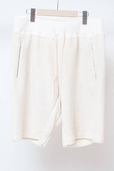 <strong>ISETAN MEN’S｜伊勢丹新宿店メンズ館</strong>　6階“コンテンポラリーカジュアル”　ショートパンツ3万450円（サイ／伊勢丹新宿店）