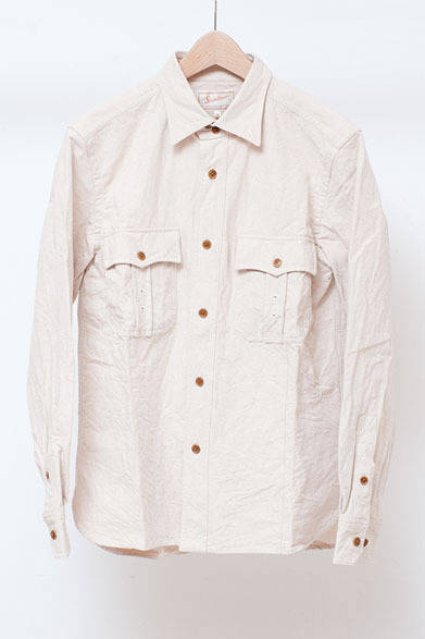 <strong>ISETAN MEN’S｜伊勢丹新宿店メンズ館</strong>　6階“コンテンポラリーカジュアル”　シャツ2万3100円（サウンドマン／伊勢丹新宿店）