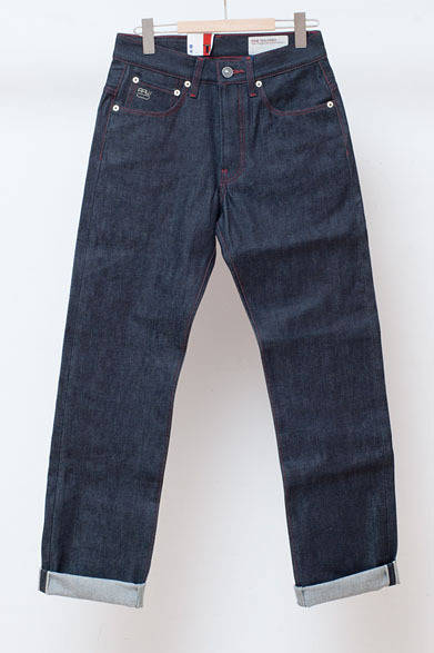 <strong>ISETAN MEN’S｜伊勢丹新宿店メンズ館</strong>　6階“コンテンポラリーカジュアル”　各国1店舗限定G-STAR RAWデニム1万9950円＋加工賃（伊勢丹新宿店）