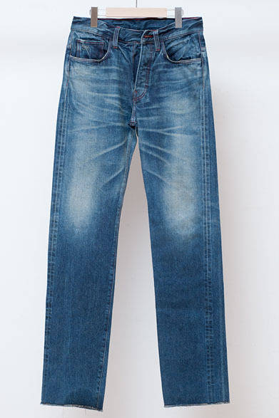 <strong>ISETAN MEN’S｜伊勢丹新宿店メンズ館</strong>　6階“コンテンポラリーカジュアル”　4段階から選べる色落ち加工