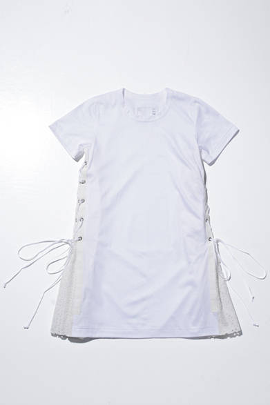 <strong>sacai│サカイ　伊勢丹新宿店本館1階ザ・ステージ期間限定ショップ</strong>　Tシャツ　1万5750円