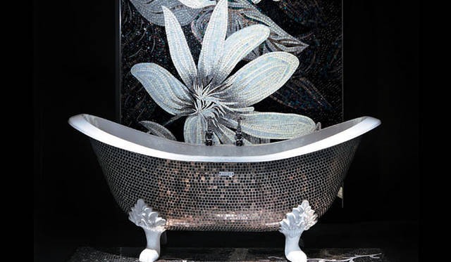 <strong>TOYO KITCHEN｜トーヨーキッチン</strong>　バスルームに設置されたバスタブ「アルバ・プラチナム」。399万円