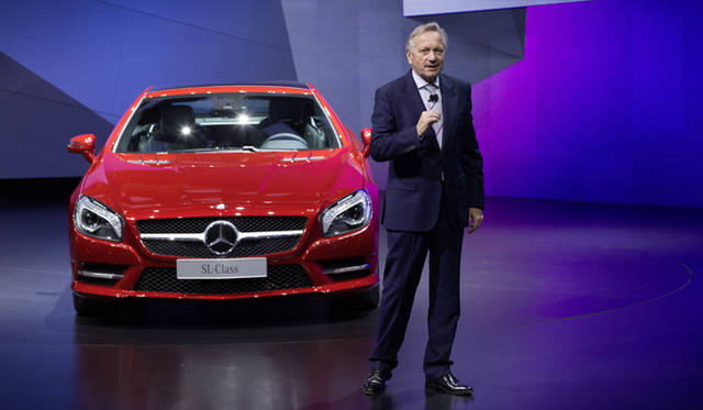 <strong>Dr. Joachim Schmidt, Executive Vice President Mercedes-Benz Cars Sales Marketing｜セールス、マーケティング担当 ヨアヒム・シュミット博士と新SL</strong>