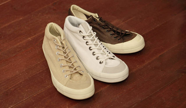 <strong>RFW｜アールエフダブリュー　デザイナー鹿子木 隆が語る、新生RFWのクリエイション</strong><br />定番的なモデル 「ベーグル」のレザータイプ。 ナチュラルな色味が新鮮な国産ソフトステア（牛革）をアッパー全体に使用し、高級感のある一足に仕上がっている。