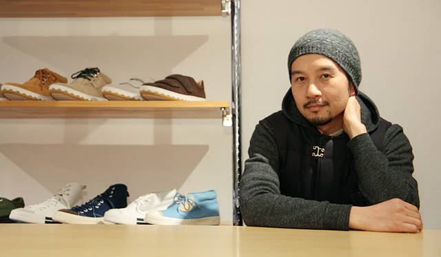 <strong>RFW｜アールエフダブリュー　デザイナー鹿子木 隆が語る、新生RFWのクリエイション</strong><br />「いまはファッションマーケットがメインですが、今後は靴の専門店でも受け入れてもらえるようなものをつくっていきたいですね。そして、いずれはコンバースのオールスターや、ヴァンズのスリッポンのように、お洒落な大人から普通の中学生まで、誰もが履いている靴を作れたらいいなと思っています」