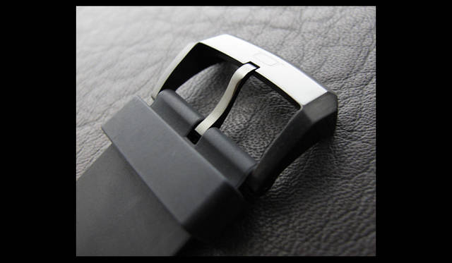 <strong>N.O.A｜ノア</strong>　フォールディングクラスプではなく、シンプルな美錠を使用。