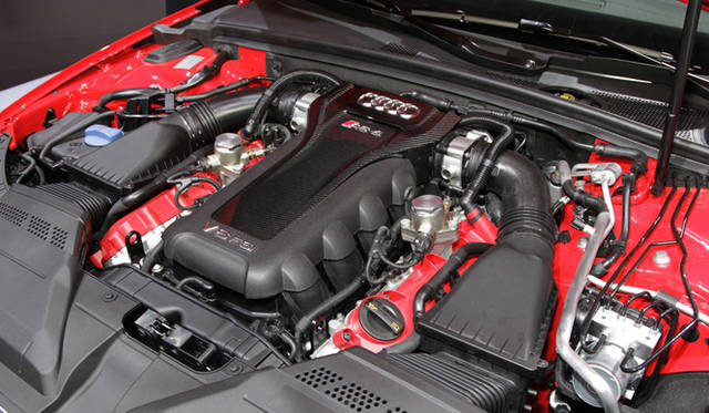 <strong>Audi RS4｜アウディ RS4 アバント</strong>