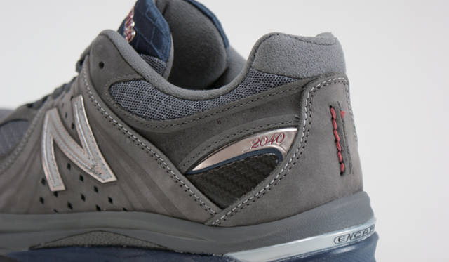 <strong>new balance│ニューバランス</strong> ヒールカウンター横に「2040」の文字が入る。