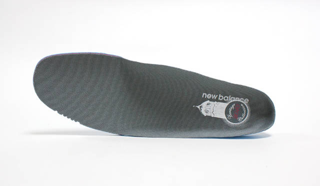 <strong>new balance│ニューバランス</strong> インソールのデザインはボストンの時計台がモチーフ。