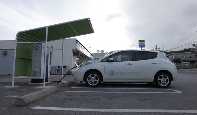 <strong>NISSAN LEAF｜日産 リーフ</strong>　沖縄本島のファミリーマート11店舗に急速充電施設が設置済み。