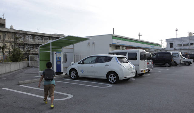 <strong>NISSAN LEAF｜日産 リーフ</strong>　リーフは子どもたちの人気者だった。