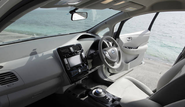 <strong>NISSAN LEAF｜日産 リーフ</strong>　