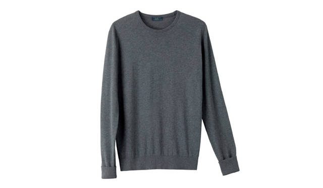 <strong>A.P.C. × JOHN SMEDLEY</strong>　霜降りグレーのクルーネックという王道の1枚。2万3100円