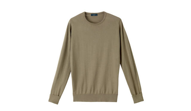 <strong>A.P.C. × JOHN SMEDLEY</strong>　ジョンスメドレーの通常ラインではお目にかかることのないマットなカーキ。2万3100円