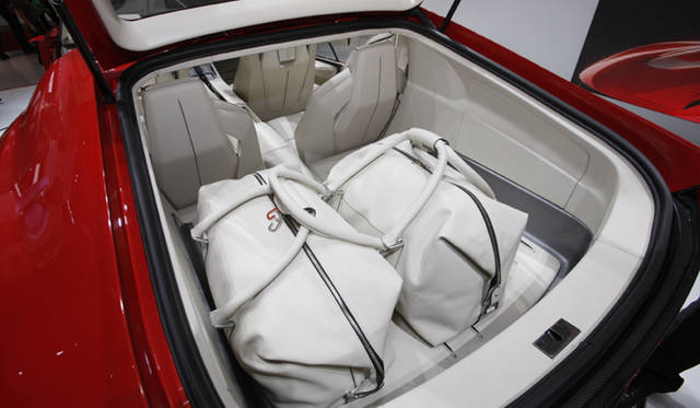 <strong>Italdesign Giugiaro Brivido｜イタルデザイン・ジウジアーロ ブリヴィド</strong>