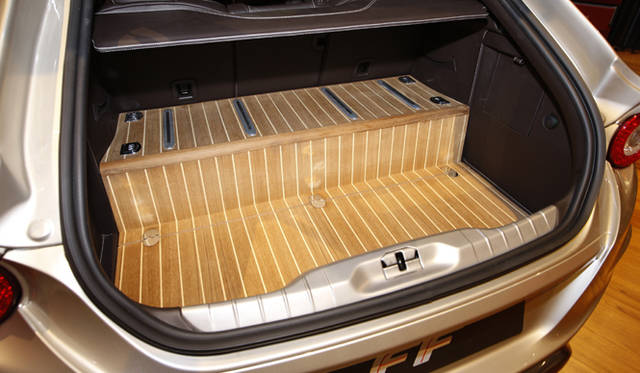 <strong>Ferrari FF｜フェラーリ FF</strong>