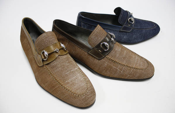 <strong>MAGNANNI│マグナーニ</strong> カラーはブラウン、ダークブラウン、ダークブルーの3色展開。3万7800円