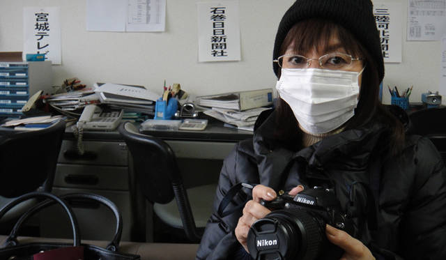 <strong>戸田恵子｜舞台、ドラマ、そしてボランティアまで、2012年もパワフルにスタート！</strong><br />私は平井美智子さんという石巻日日新聞の記者の役でした。たくさんの女優さんがいらっしゃるなかで、私にお話をいただいたことも、感慨深いものがあります。