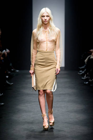 <strong>N°21｜ヌメロ ヴェントゥーノ</strong>　2012-13年秋冬コレクション速報