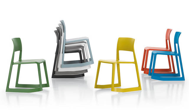 <strong>Vitra｜ヴィトラ</strong>　椅子2万7300円（Tip Ton／hhstyle.com 青山本店）