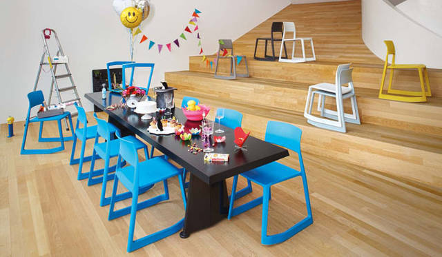 <strong>Vitra｜ヴィトラ</strong>　椅子2万7300円（Tip Ton／hhstyle.com 青山本店）