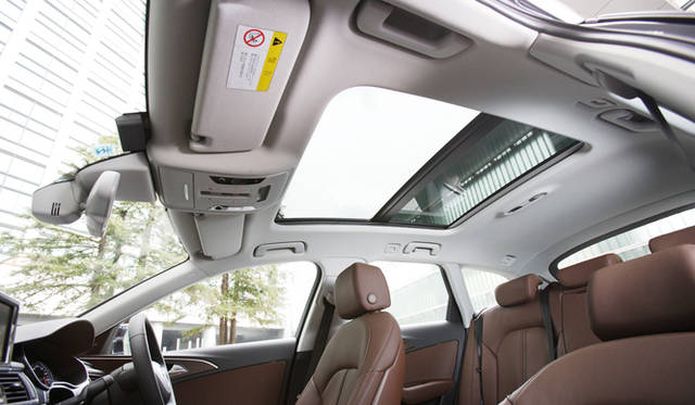 <strong>Audi  A6 Avant｜アウディA6アバント</strong>　