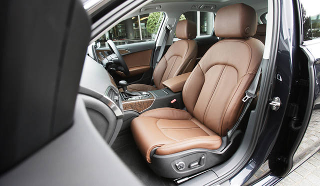 <strong>Audi  A6 Avant｜アウディA6アバント</strong>　