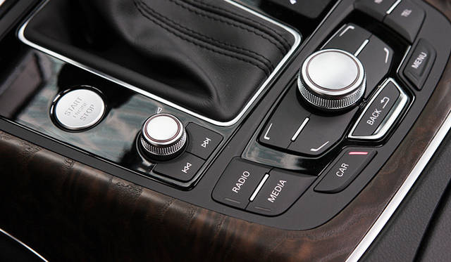 <strong>Audi  A6 Avant｜アウディA6アバント</strong>　