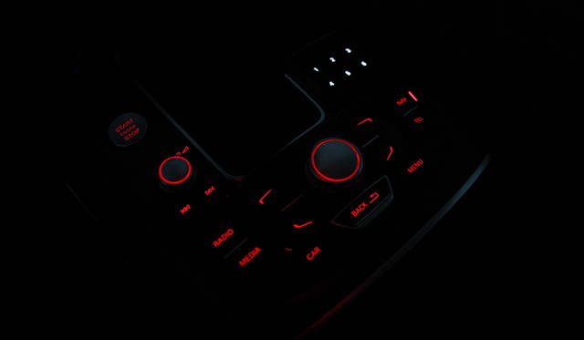 <strong>Audi  A6 Avant｜アウディA6アバント</strong>　