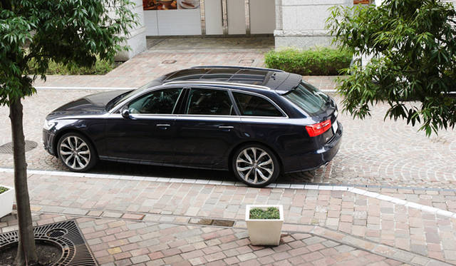 <strong>Audi  A6 Avant｜アウディA6アバント</strong>　